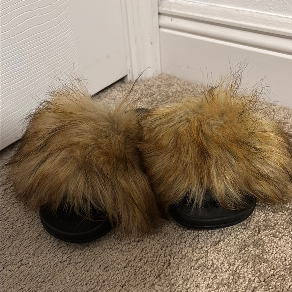 Brown fluffy slides ✨🤎🤎✨✨
